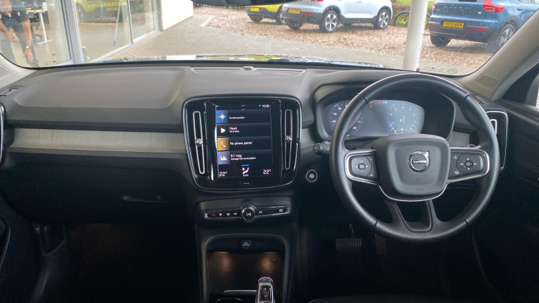 Volvo Xc40 2.0 B4P Inscription 5dr Auto Petrol Estate